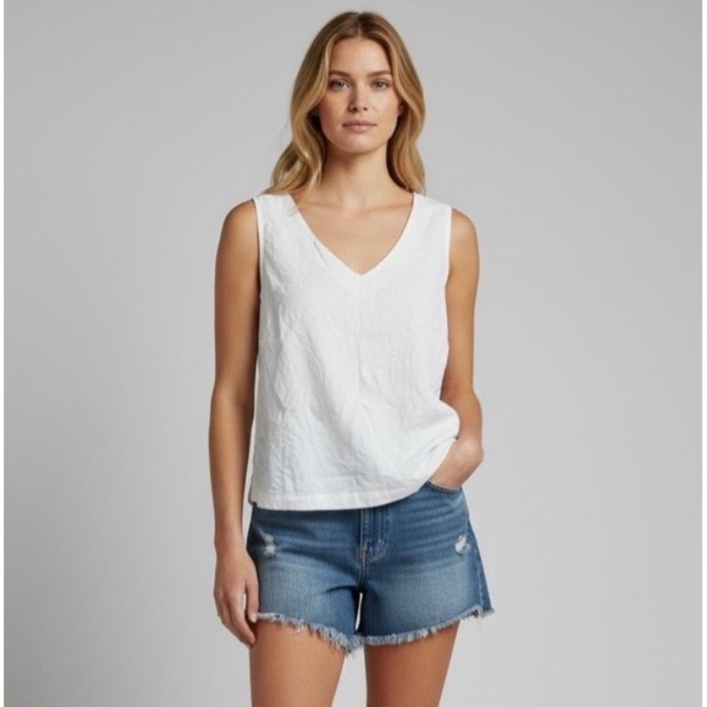 Fresh Produce White Tank Top V-Neck Sleeveless Casual Everyday Top Medium‎